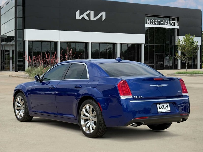 2020 Chrysler 300 - Image 5