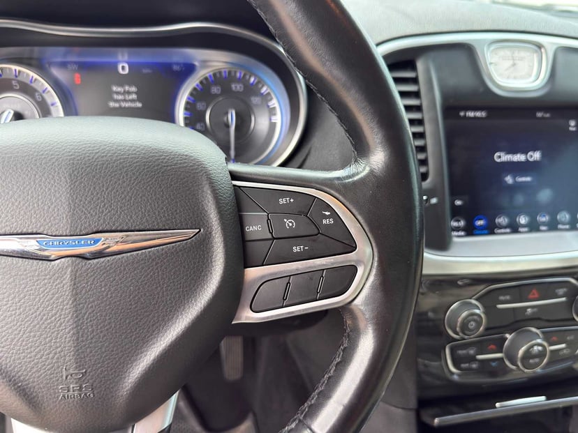 2020 Chrysler 300 - Image 17