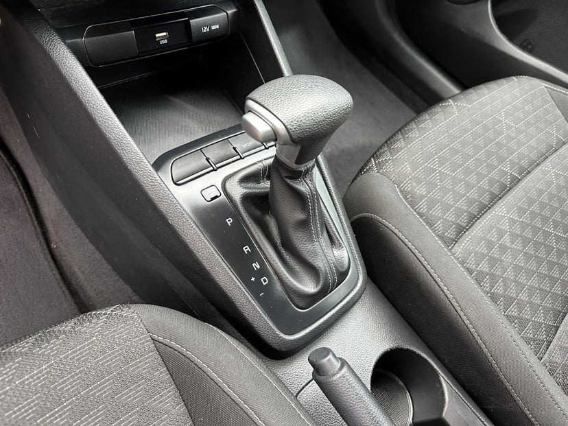 2023 Kia Rio - Image 8