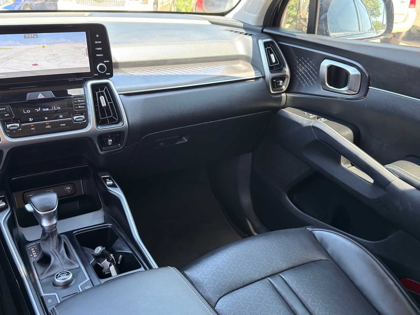2022 Kia Sorento - Image 25