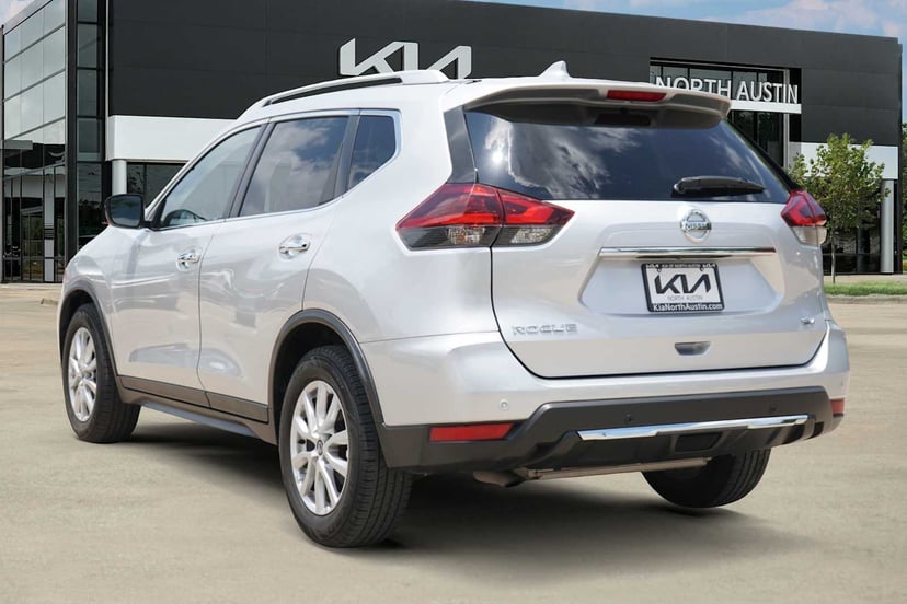 2019 Nissan Rogue - Image 2