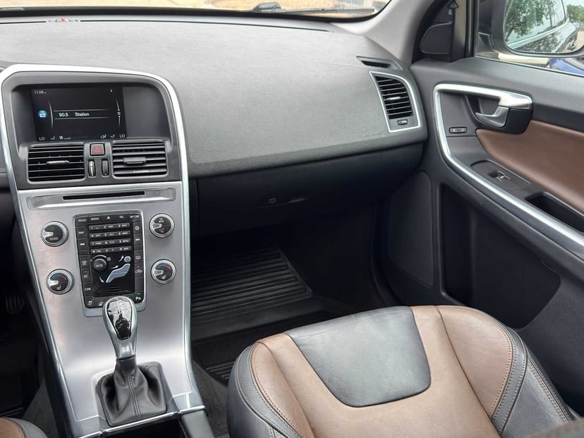 2017 Volvo XC60 - Image 18