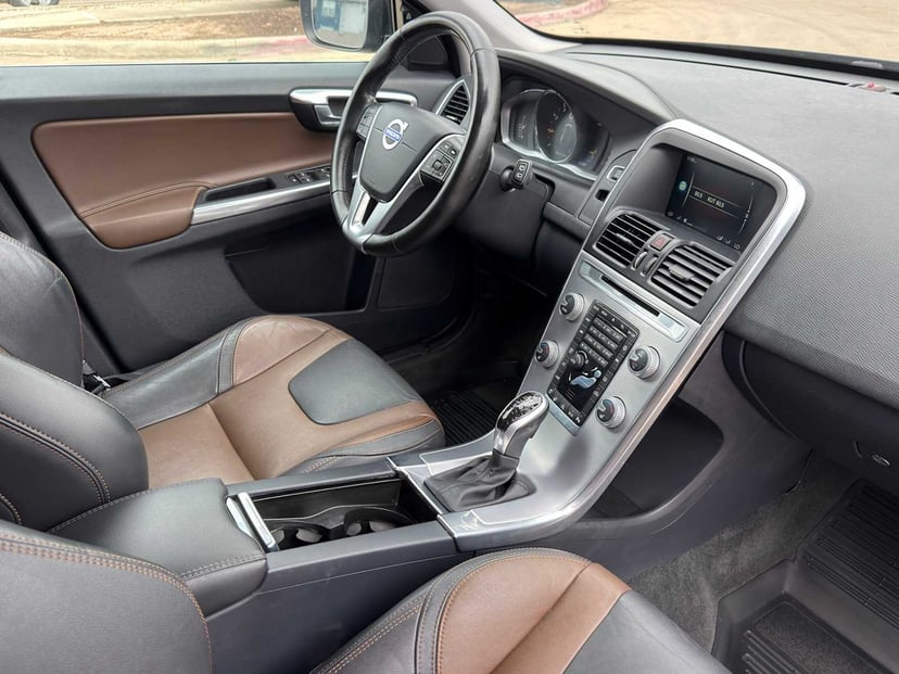 2017 Volvo XC60 - Image 22