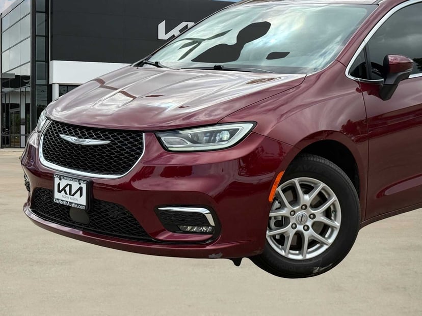 2023 Chrysler Pacifica - Image 2