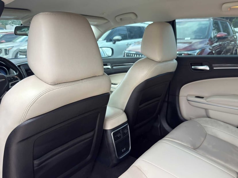 2020 Chrysler 300 - Image 24