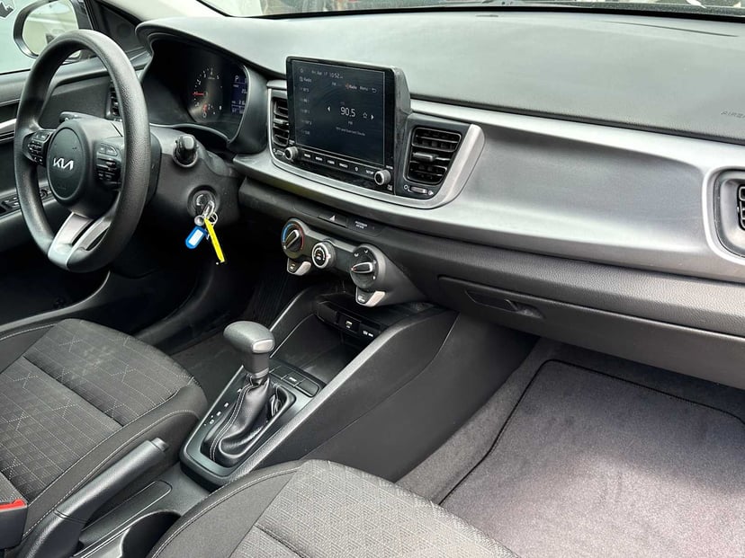 2023 Kia Rio - Image 16