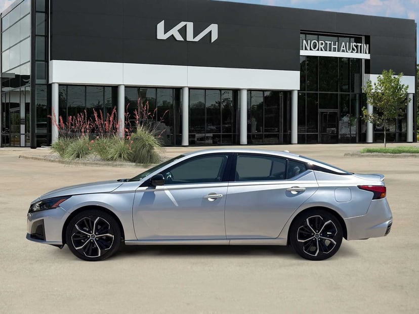 2025 Nissan Altima - Image 2