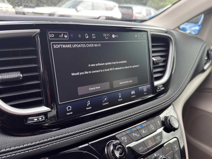 2023 Chrysler Pacifica - Image 16