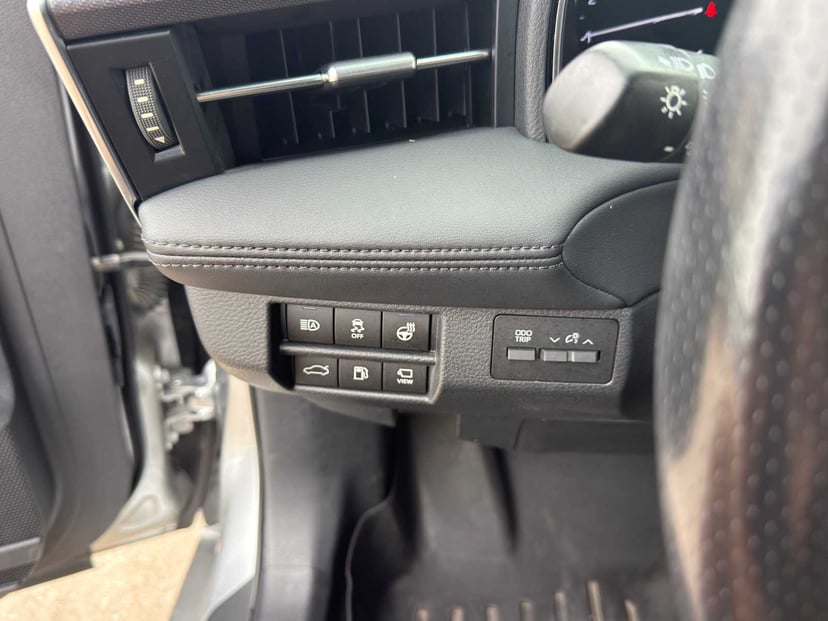 2019 Toyota Avalon - Image 19