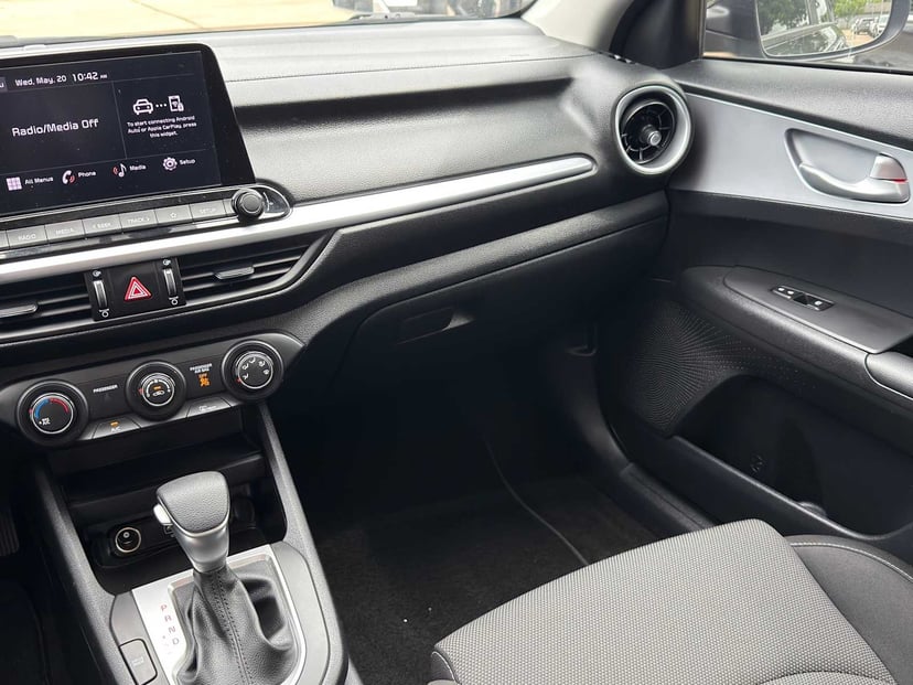 2024 Kia Forte - Image 27