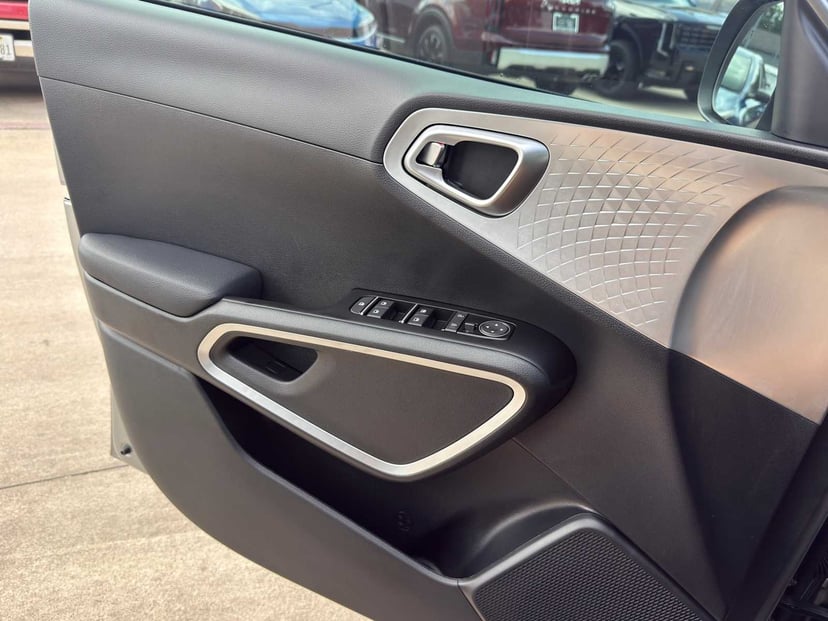 2025 Kia Soul - Image 21