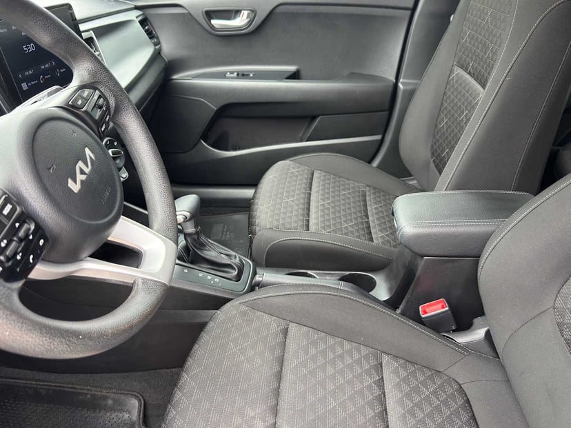 2023 Kia Rio - Image 12