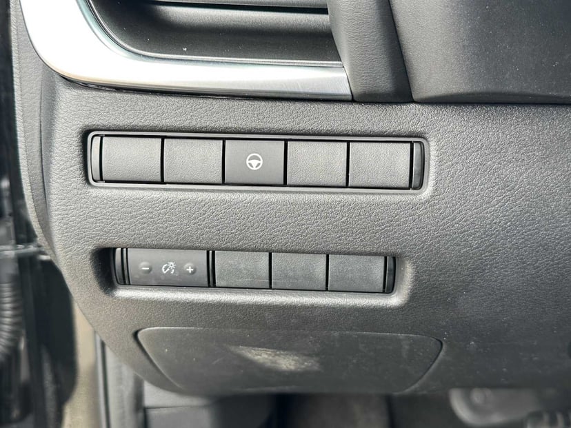 2021 Nissan Rogue - Image 16