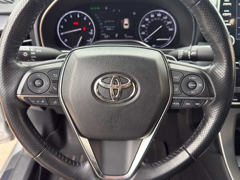 2019 Toyota Avalon - Image 17