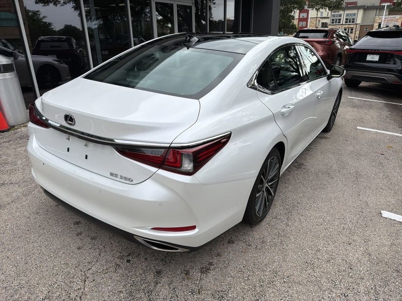 2024 LEXUS ES 350 - Image 8