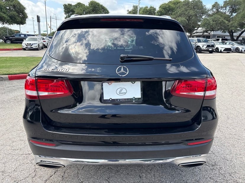 2017 Mercedes-Benz GLC 300 - Image 3