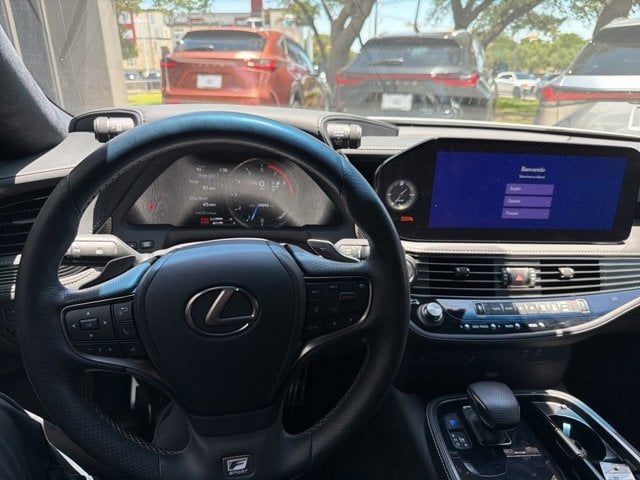 2023 LEXUS LS 500 - Image 10