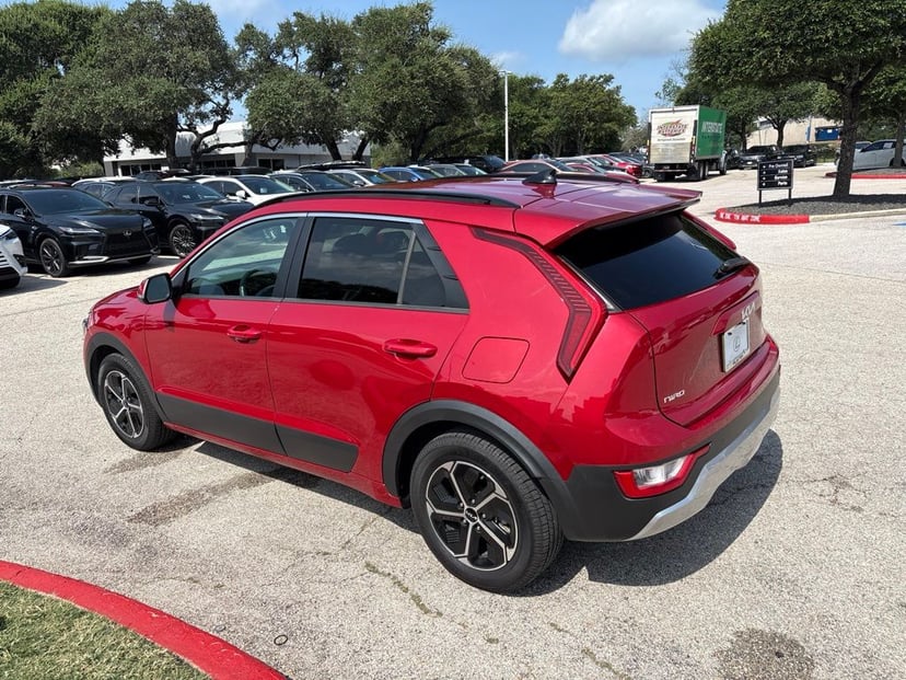 2023 Kia Niro - Image 2