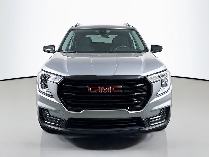 2023 GMC Terrain - Image 2