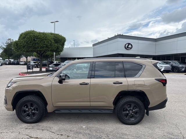 2025 LEXUS LX 700h
