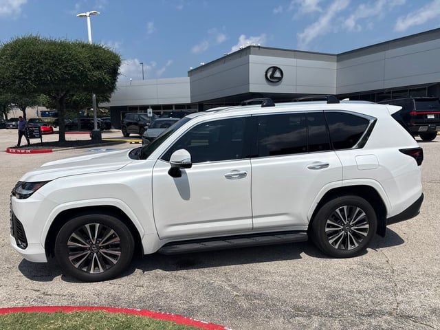 2022 LEXUS LX 600
