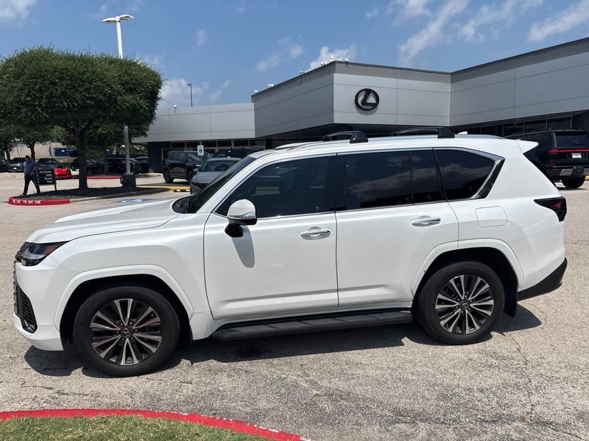 2022 LEXUS LX 600 - Image 1
