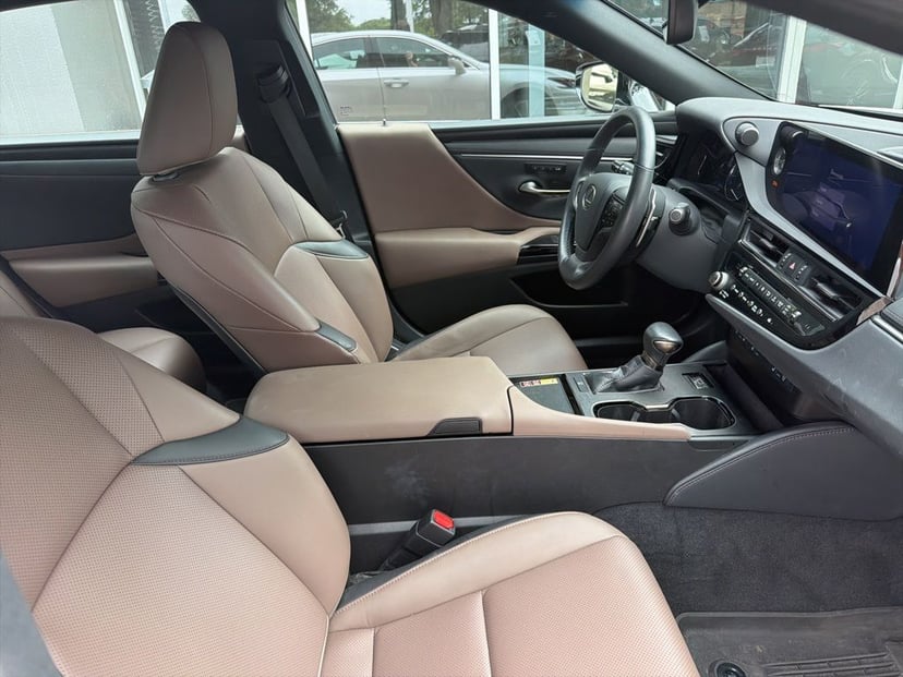 2024 LEXUS ES 350 - Image 10