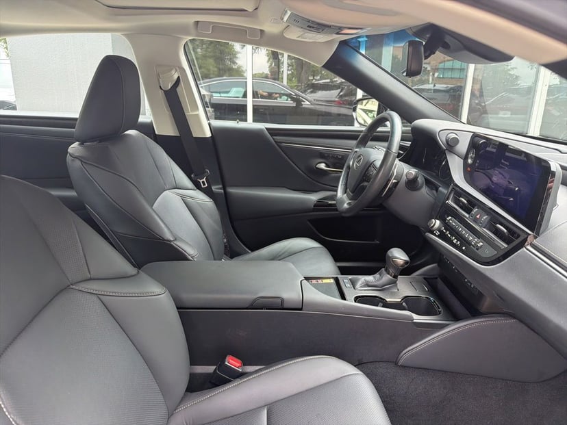2024 LEXUS ES 300h - Image 3