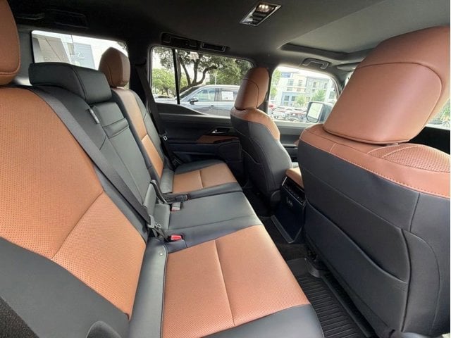 2026 LEXUS GX 550 - Image 8