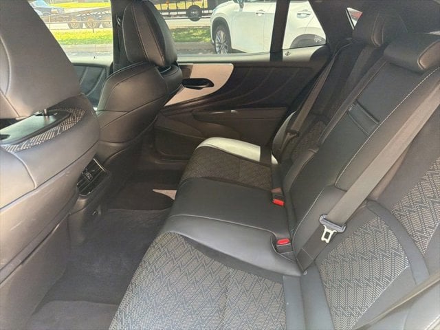 2023 LEXUS LS 500 - Image 8