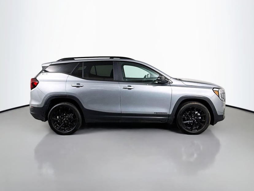 2023 GMC Terrain - Image 4