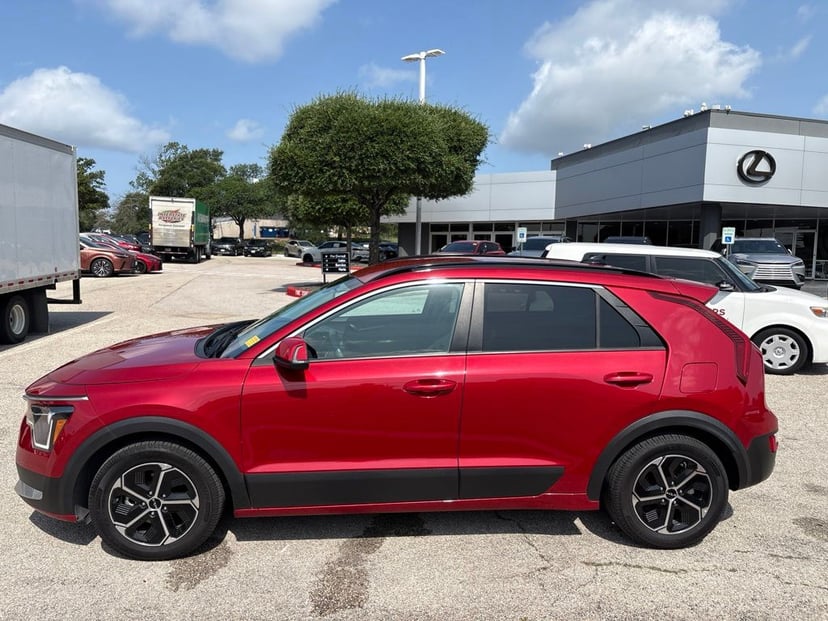 2023 Kia Niro - Image 1