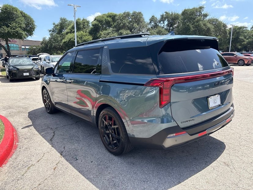 2026 Kia Carnival - Image 2