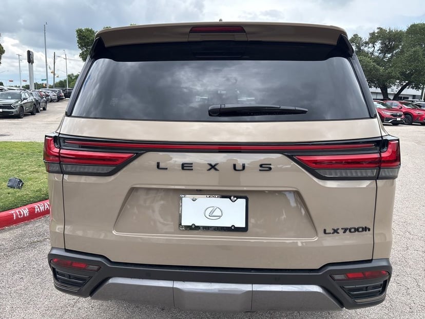 2025 LEXUS LX 700h - Image 3