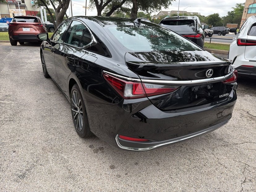 2024 LEXUS ES 300h - Image 7