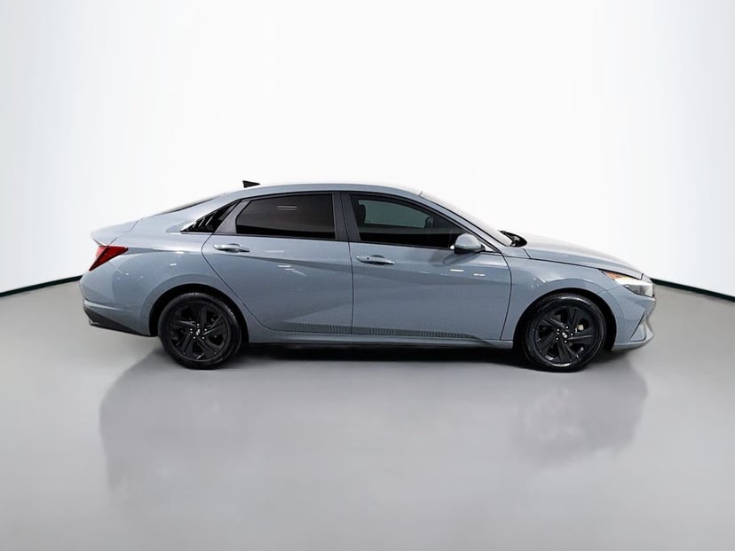 2022 Hyundai Elantra - Image 3