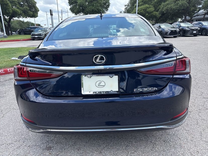 2025 LEXUS ES 300h - Image 2