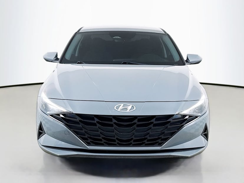 2022 Hyundai Elantra - Image 2