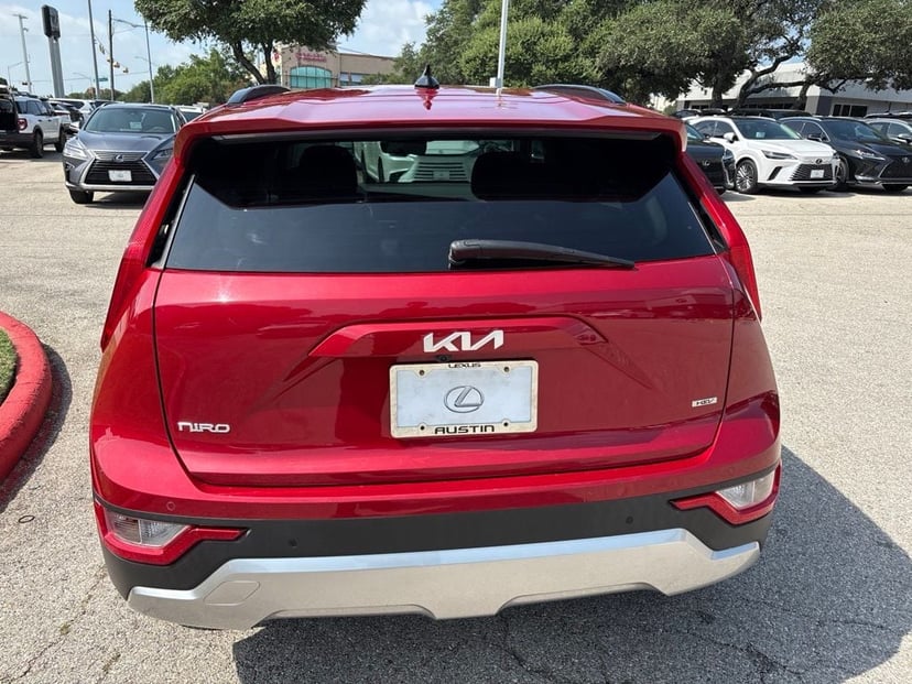 2023 Kia Niro - Image 3