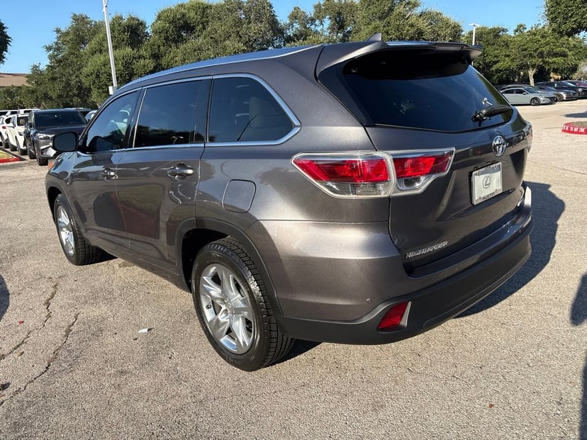 2015 Toyota Highlander - Image 2