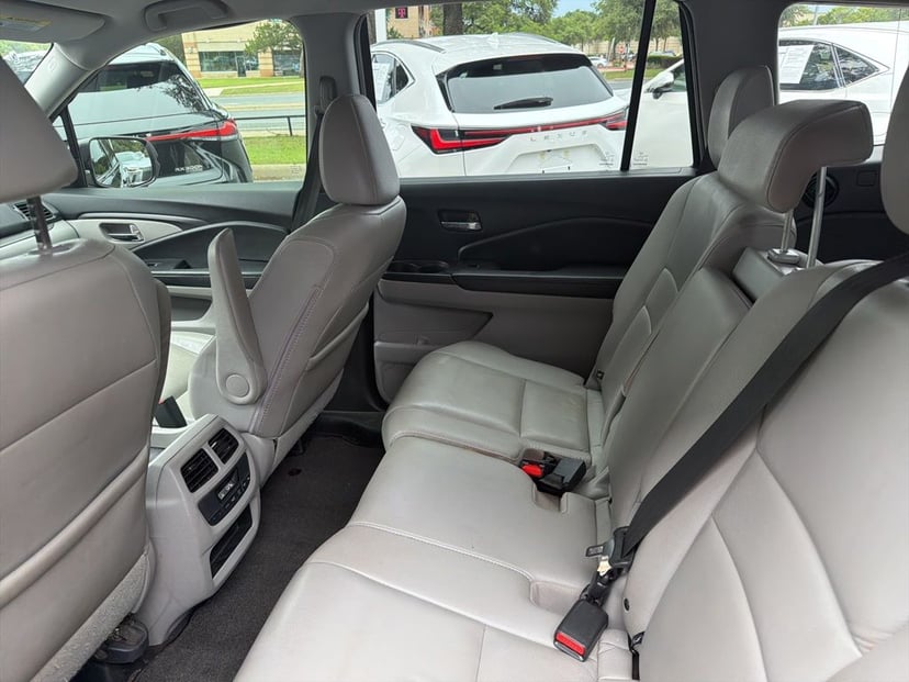 2016 Honda Pilot - Image 11