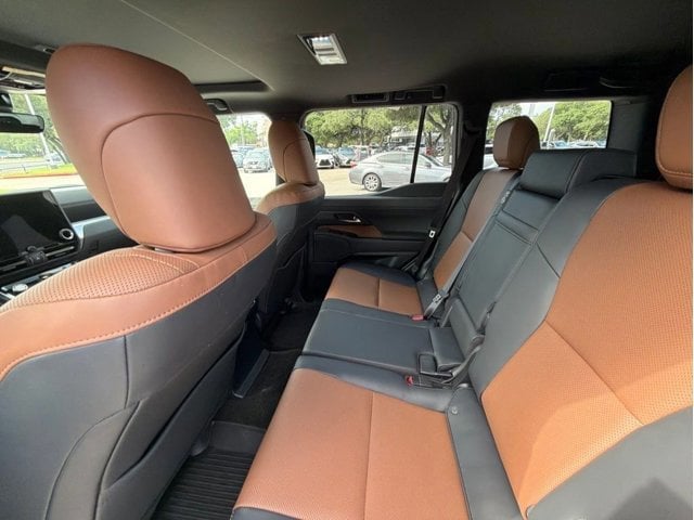 2026 LEXUS GX 550 - Image 9