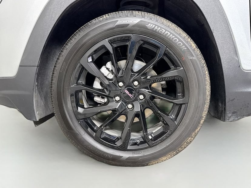 2023 GMC Terrain - Image 32