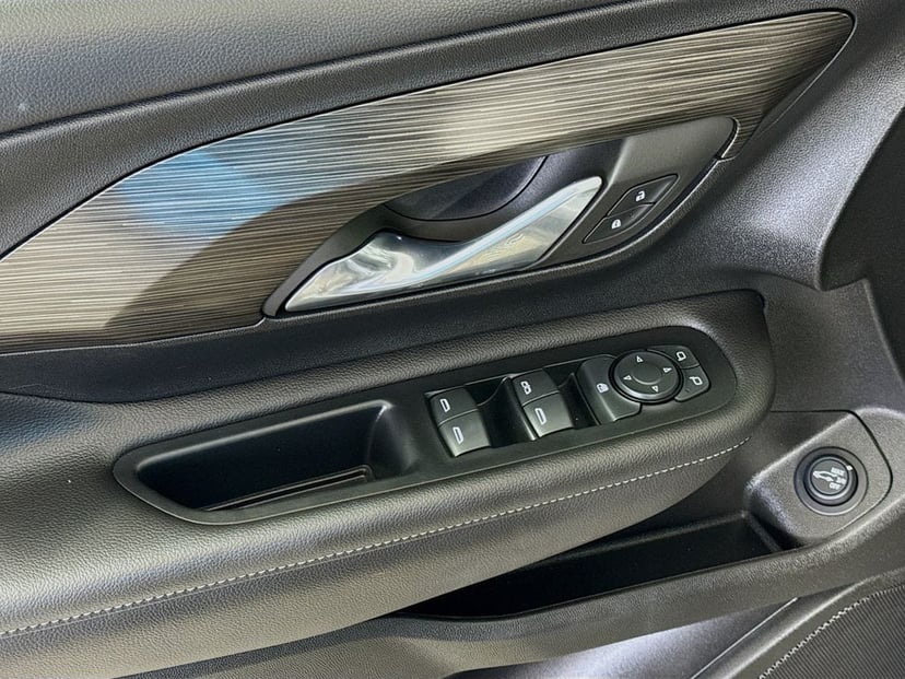 2023 GMC Terrain - Image 18