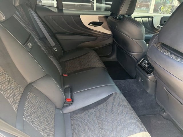 2023 LEXUS LS 500 - Image 3