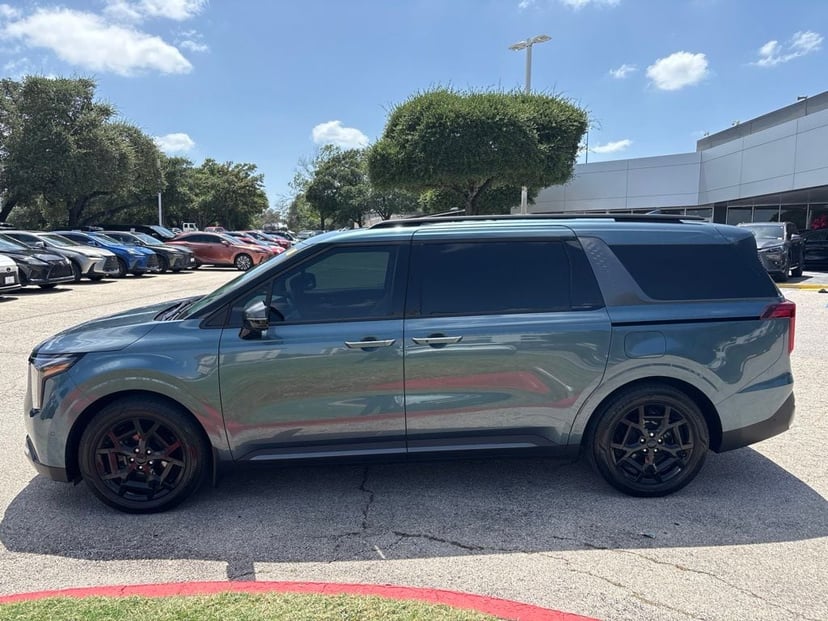 2026 Kia Carnival - Image 1