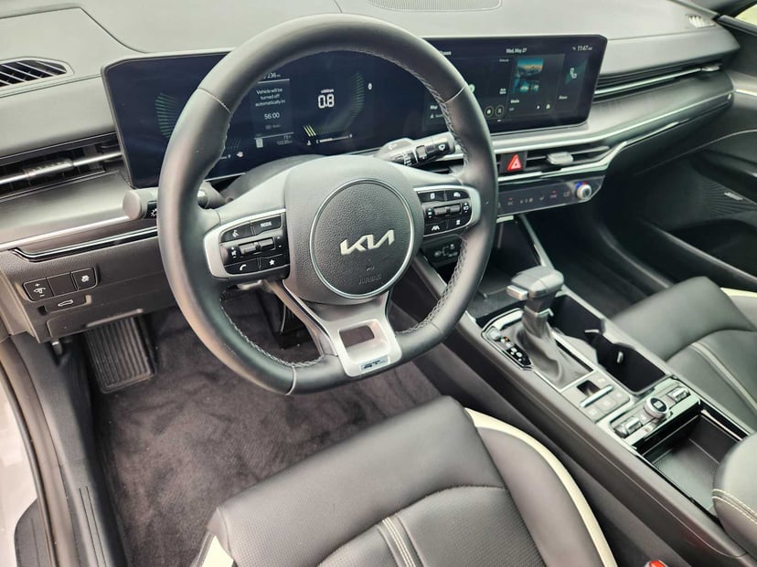 2025 Kia K5 - Image 2