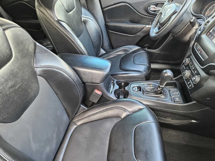 2020 Jeep Cherokee - Image 13