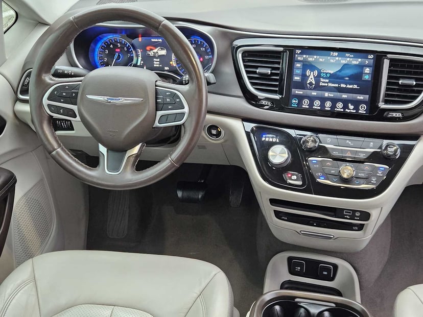 2018 Chrysler Pacifica - Image 23