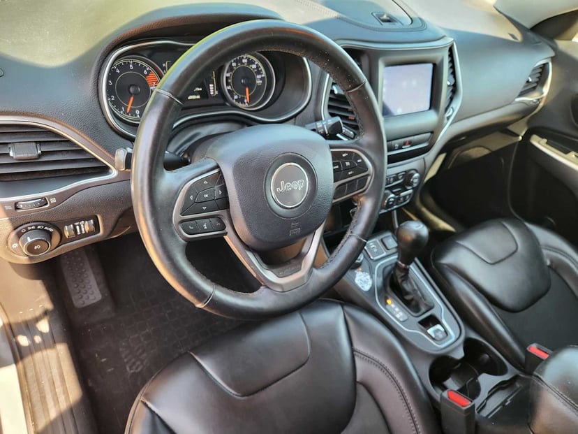 2019 Jeep Cherokee - Image 2